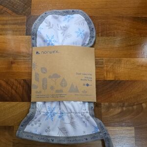 Norwex Limited Edition Dual-Sided Dusting/Window Mit Brand New